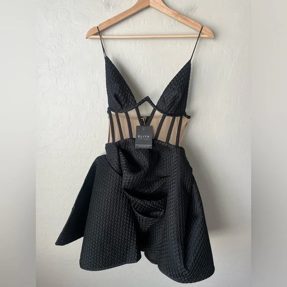 Elegant Black Dress - Picture 8 of 15